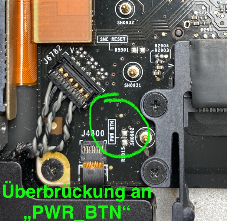 Durch Überbrücken startet das Gerät